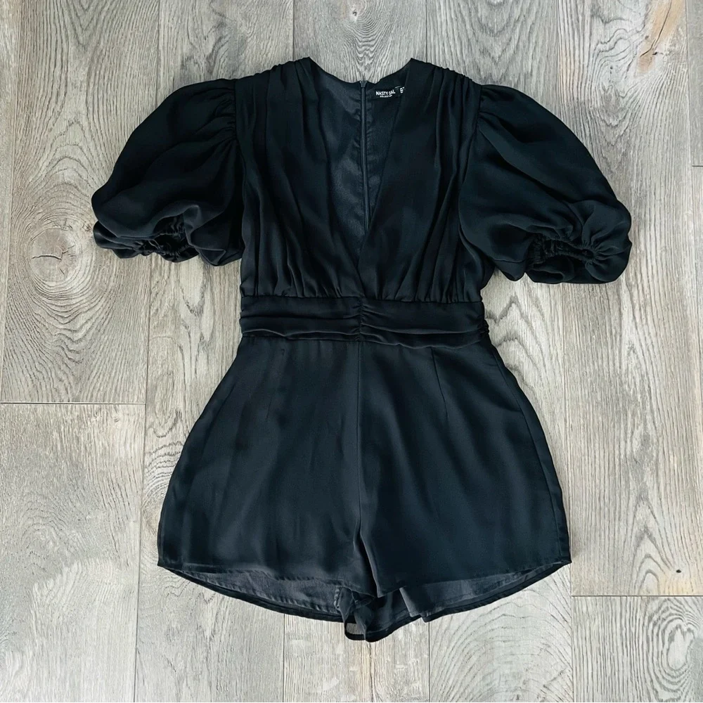 NASTY GAL Deep V Neck Puff Sleeve Black Shorts Romper Size 6 - Picture 4 of 12